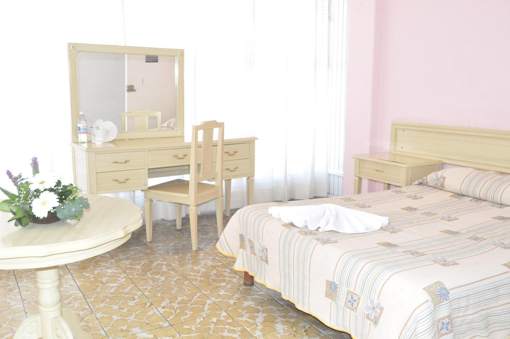 Hotel Viena Irapuato Kültér fotó